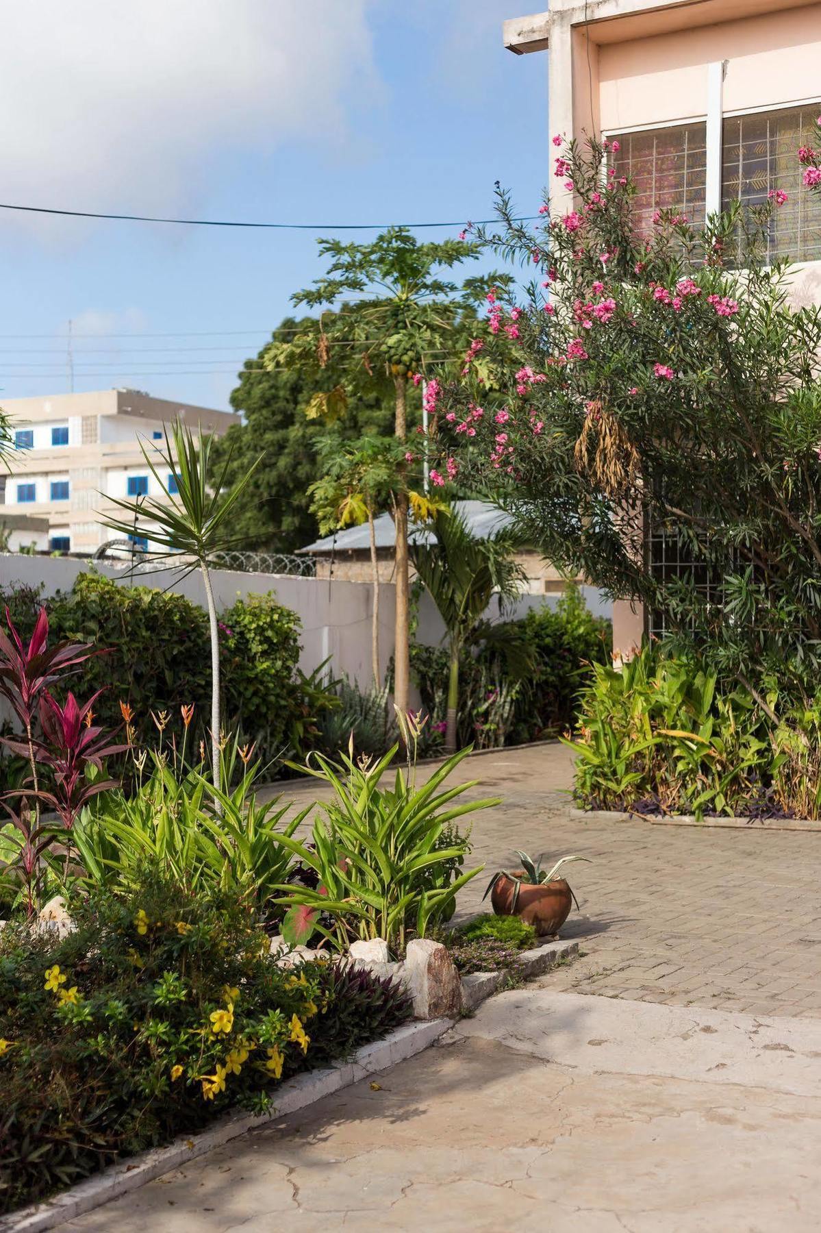 Agoo Hostel (Adults Only) Accra Exterior photo